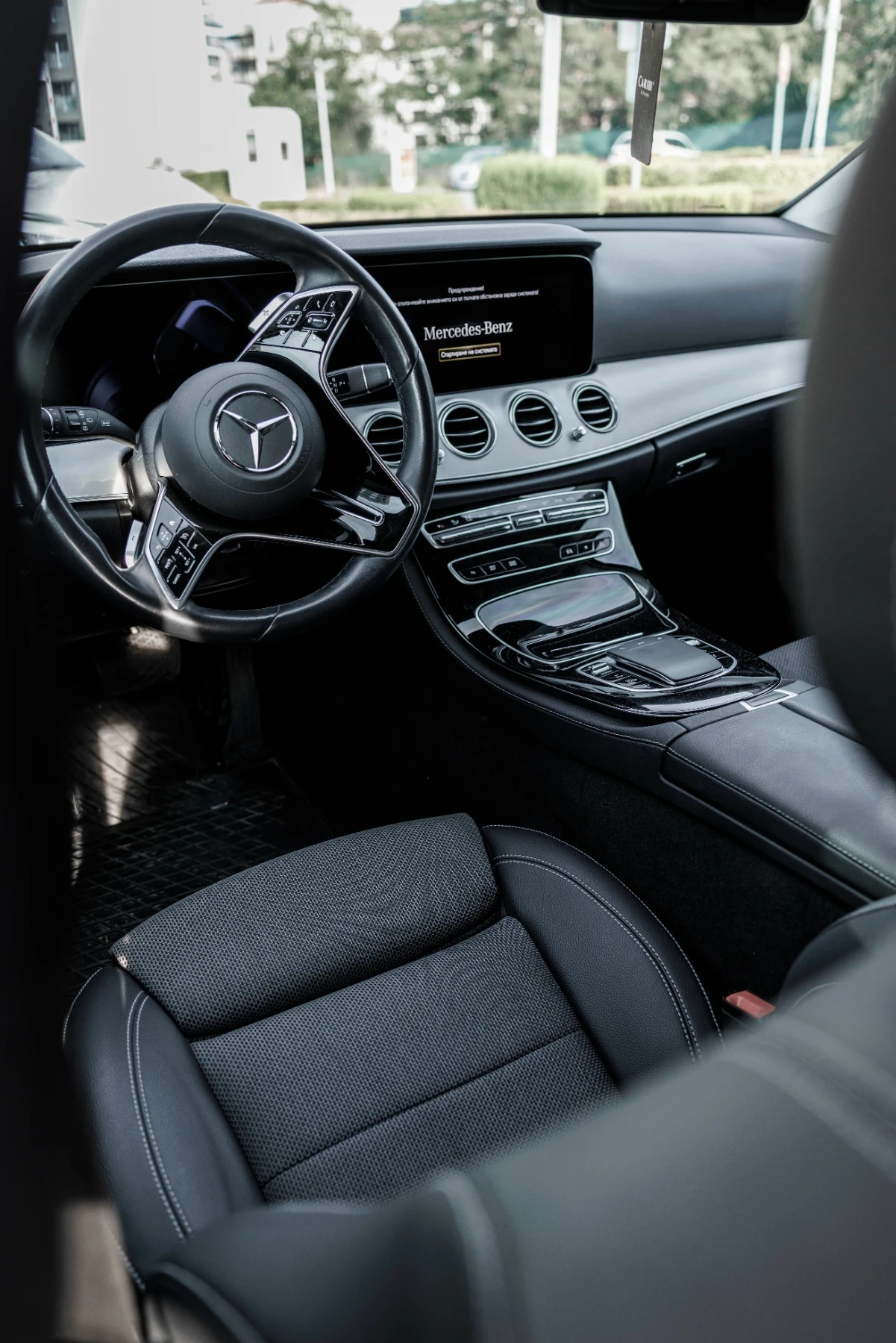 Mercedes-Benz E 220 49 хил. Силвър Стар, Пълна история Облужена Лизинг, снимка 8 - Автомобили и джипове - 54404818