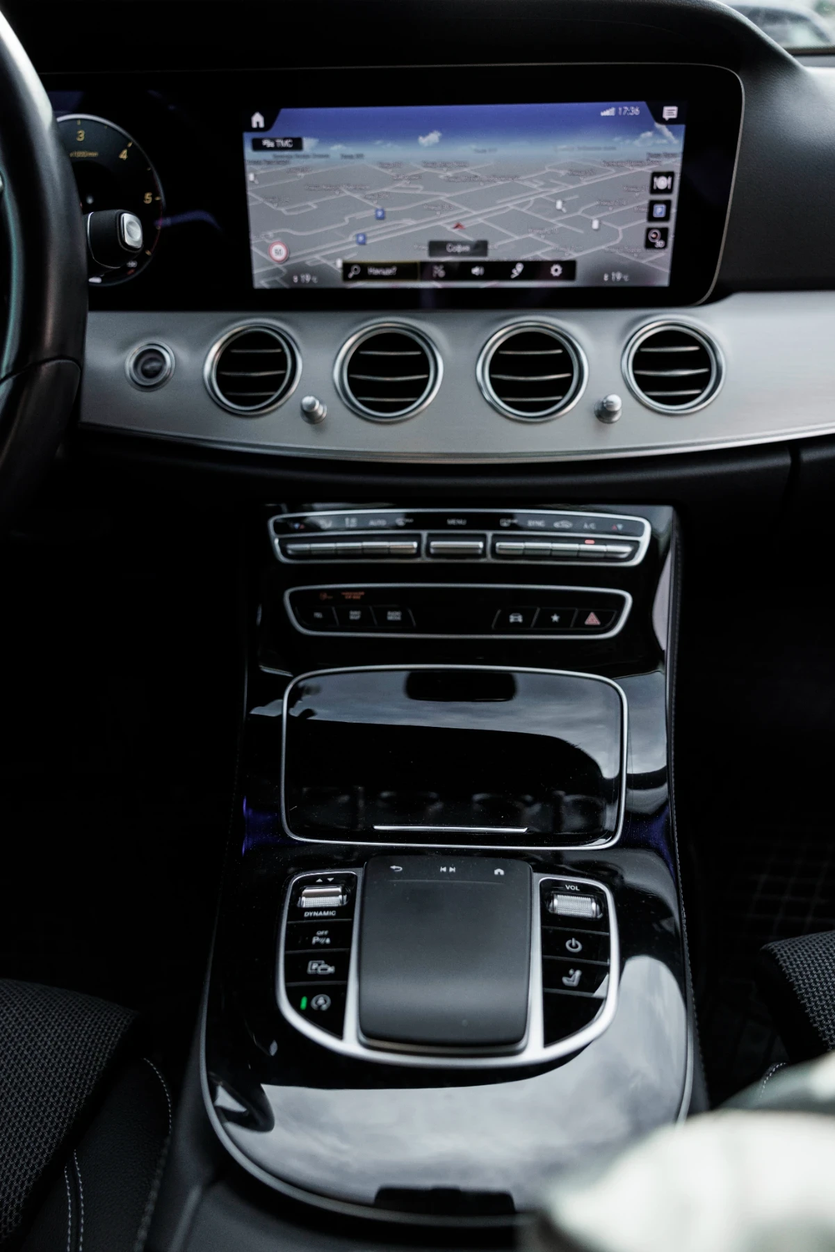 Mercedes-Benz E 220 49 хил. Силвър Стар, Пълна история Облужена Лизинг, снимка 6 - Автомобили и джипове - 54404818