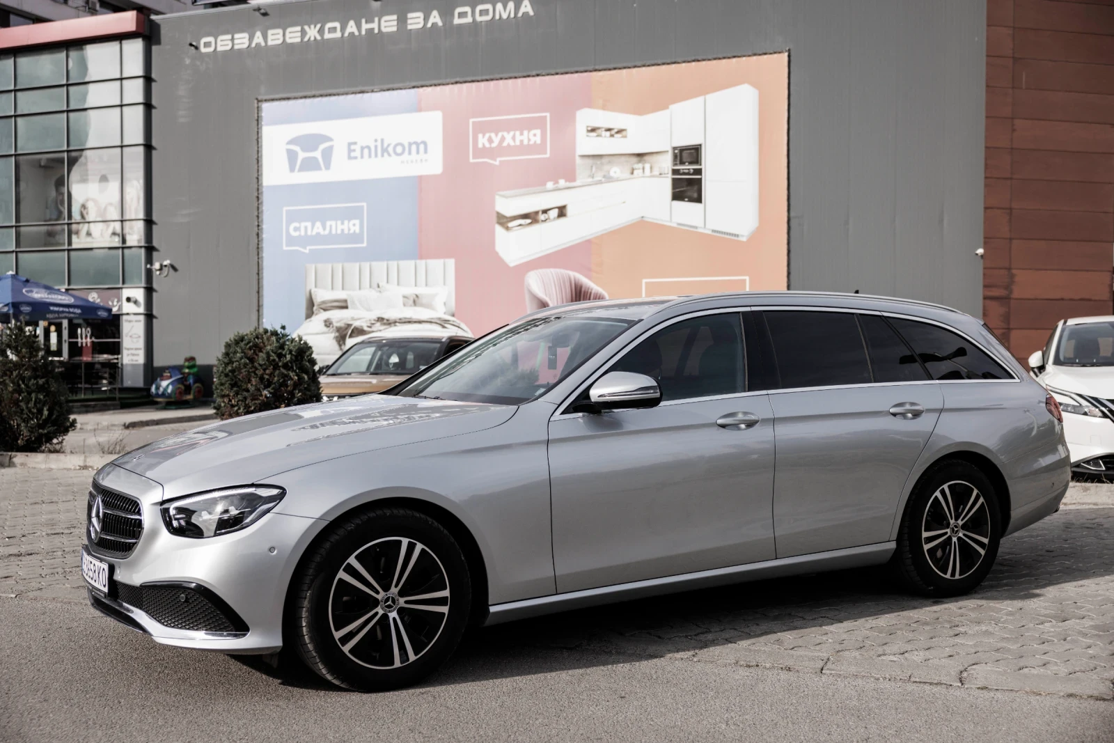 Mercedes-Benz E 220 49 хил. Силвър Стар, Пълна история Облужена Лизинг, снимка 2 - Автомобили и джипове - 54404818