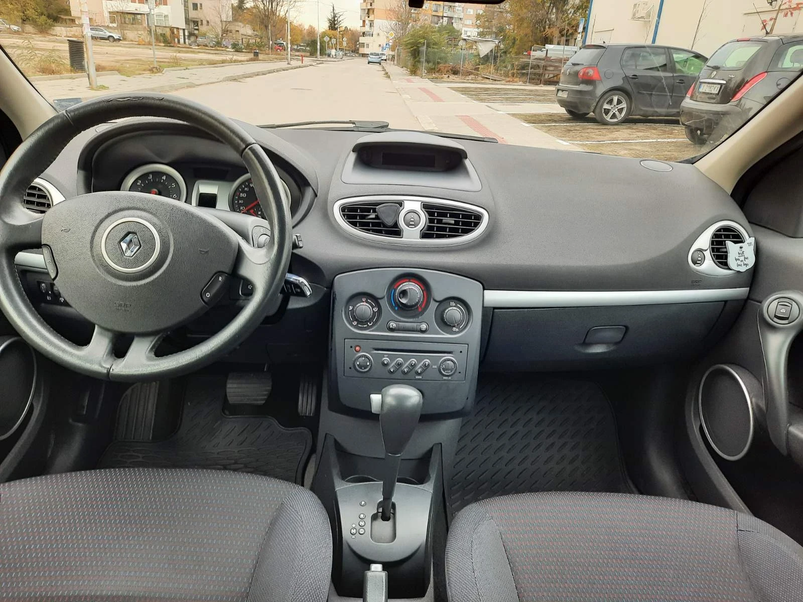 Renault Clio 1.6, снимка 8 - Автомобили и джипове - 54670786