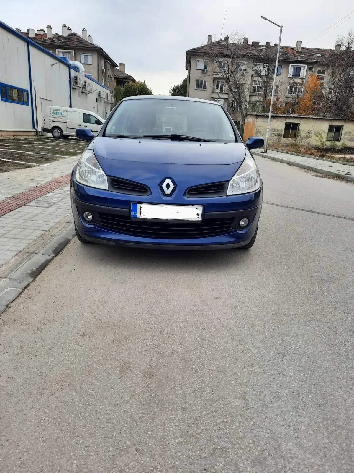 Renault Clio 1.6, снимка 2 - Автомобили и джипове - 54670786