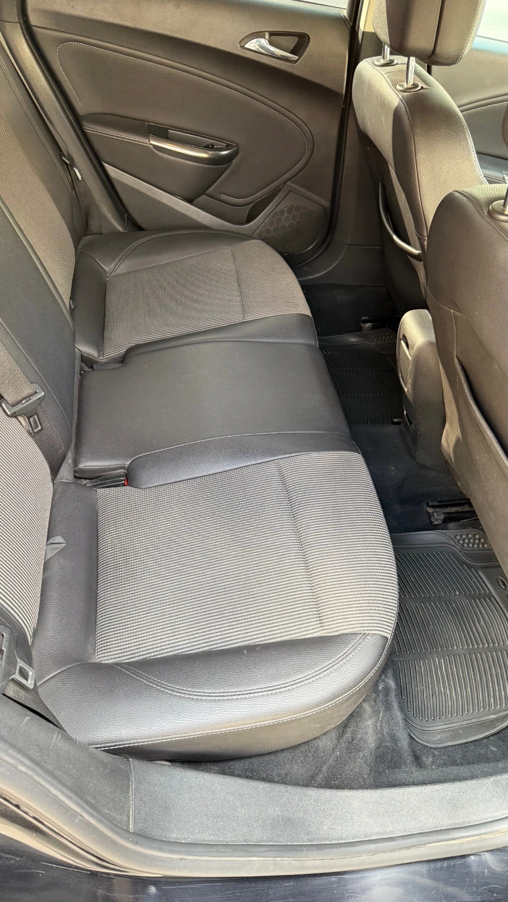 Opel Astra 1.7 cdti, снимка 6 - Автомобили и джипове - 54795813