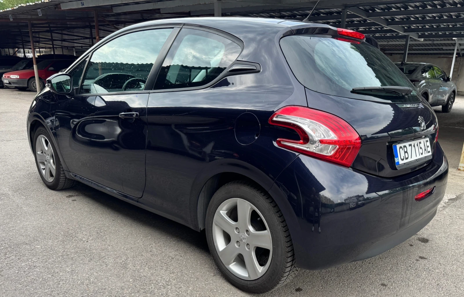 Peugeot 208 1.2i (климатик), снимка 3 - Автомобили и джипове - 55004388