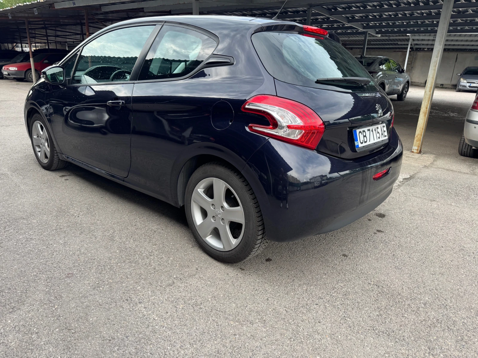 Peugeot 208 1.2i (климатик), снимка 3 - Автомобили и джипове - 54857504