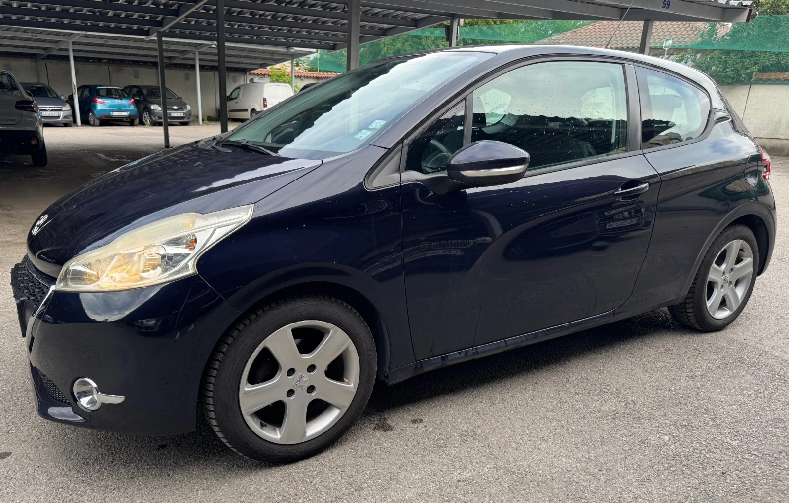 Peugeot 208 1.2i (климатик), снимка 5 - Автомобили и джипове - 55004388