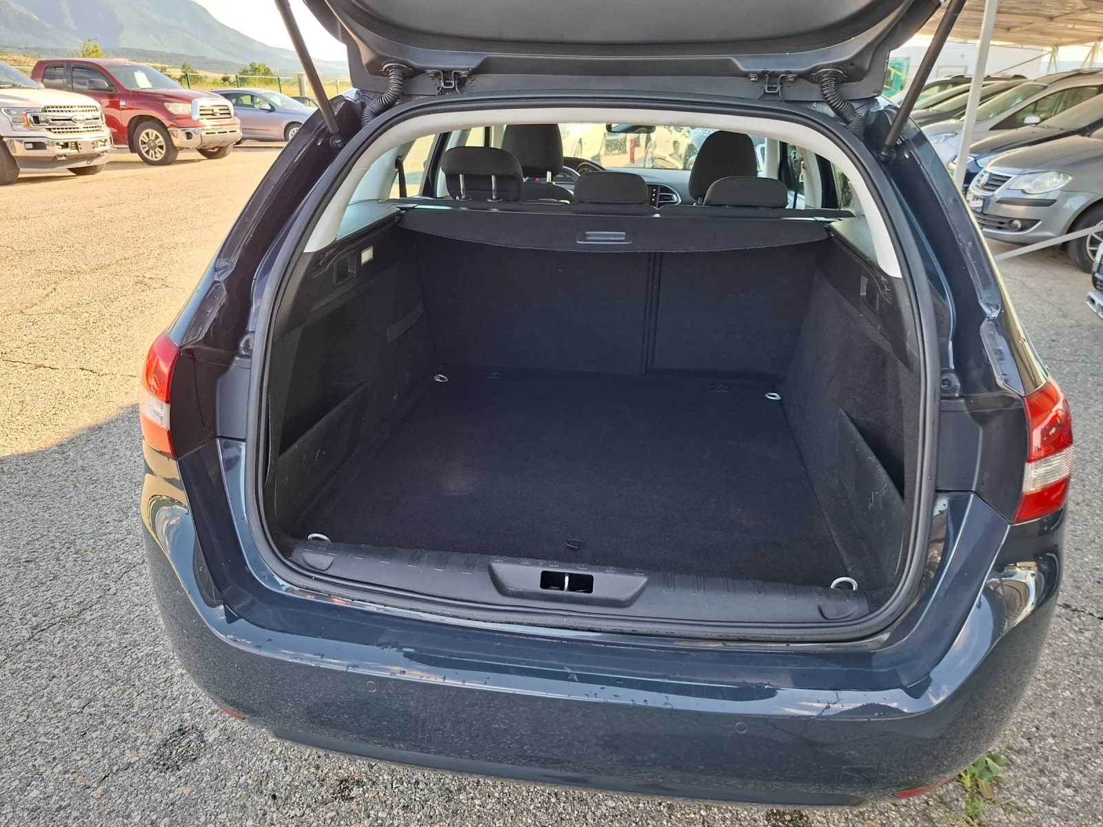 Peugeot 308 1, 6 hdi, снимка 16 - Автомобили и джипове - 54974028