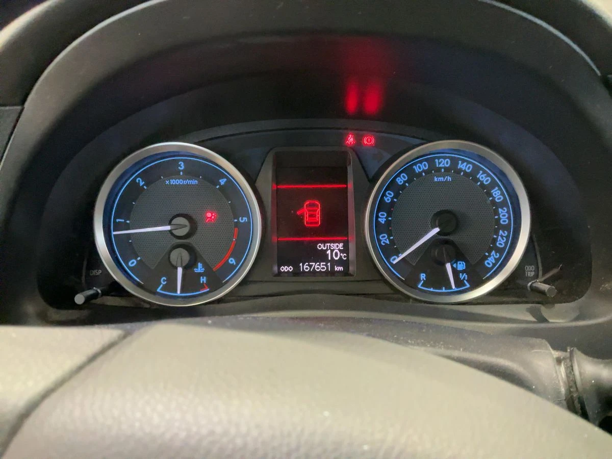 Toyota Auris 2.0 Дизел, снимка 5 - Автомобили и джипове - 55231688