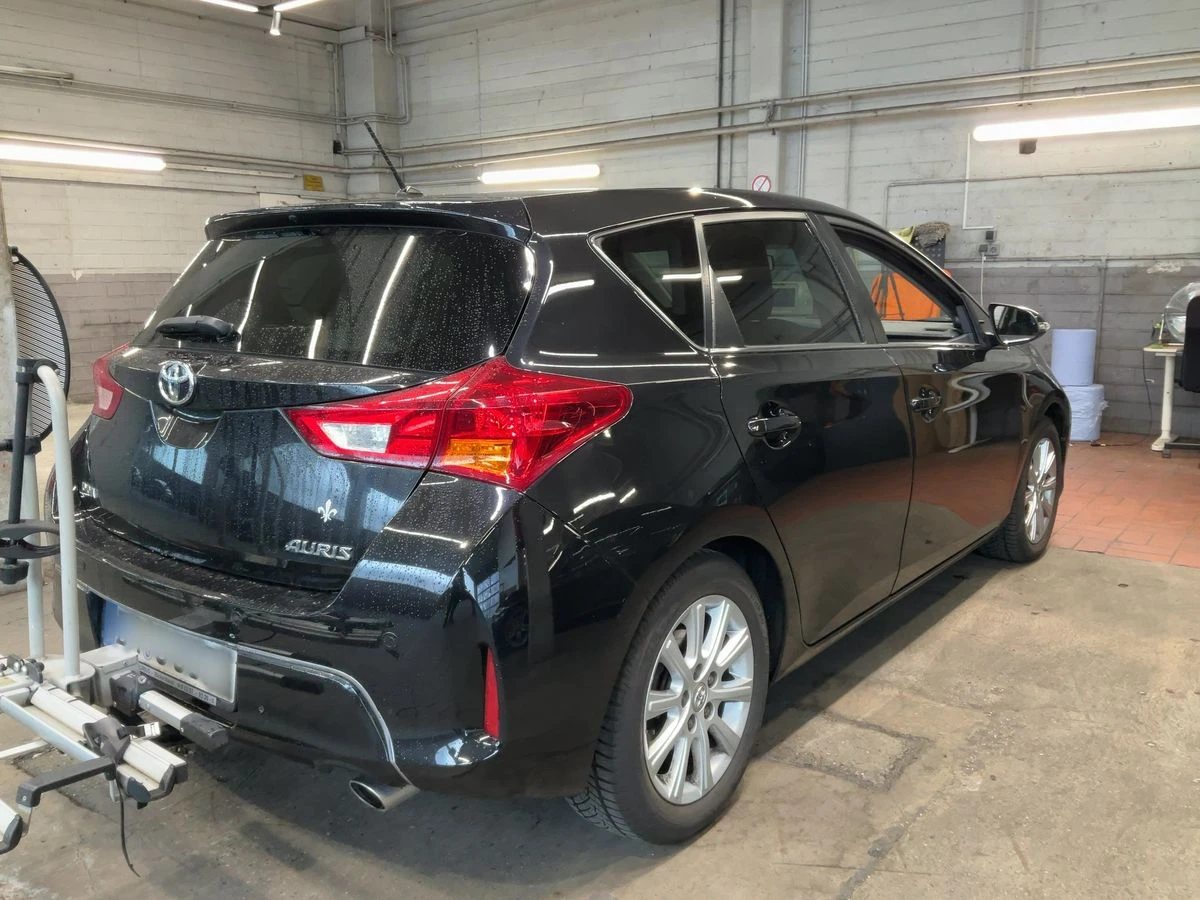 Toyota Auris 2.0 Дизел, снимка 2 - Автомобили и джипове - 55231688