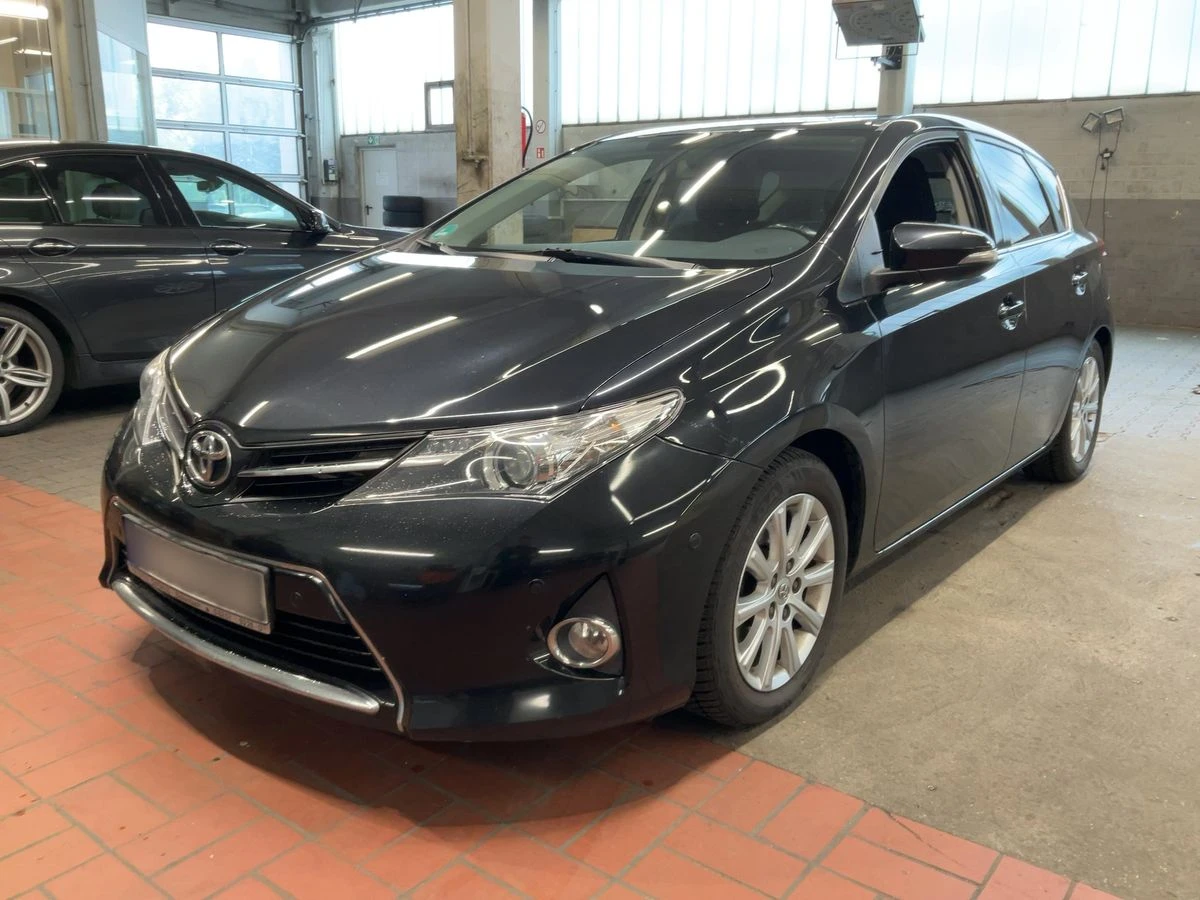 Toyota Auris 2.0 Дизел