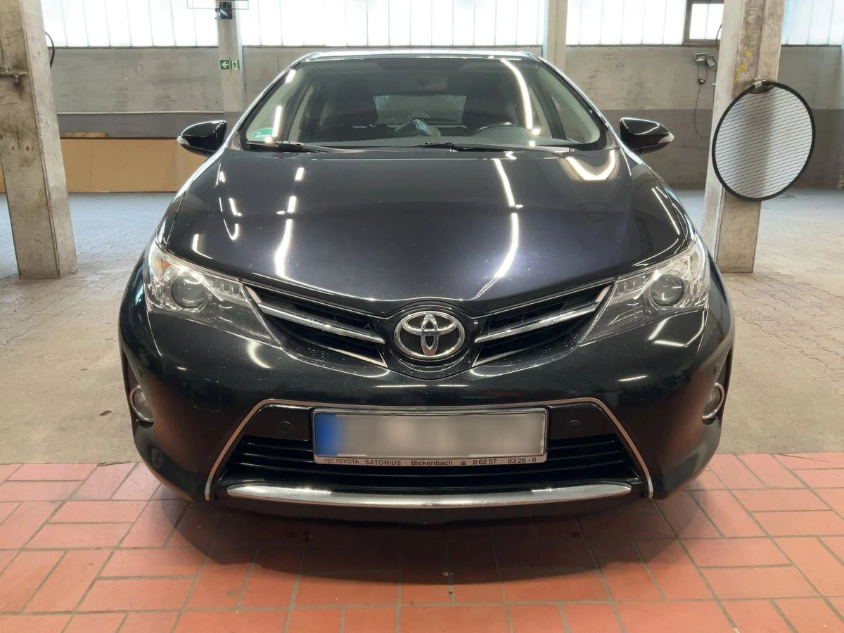 Toyota Auris 2.0 Дизел, снимка 3 - Автомобили и джипове - 55231688