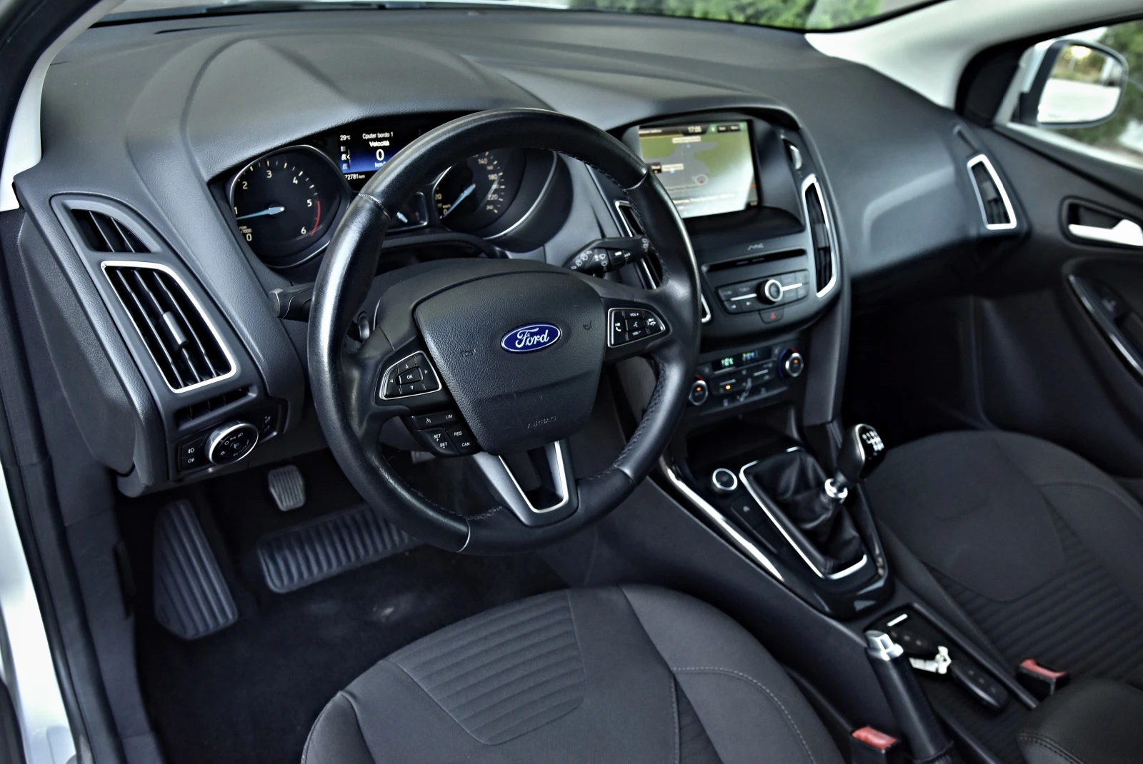 Ford Focus 1.5 Tdci Titanium-120hp, снимка 12 - Автомобили и джипове - 55504739