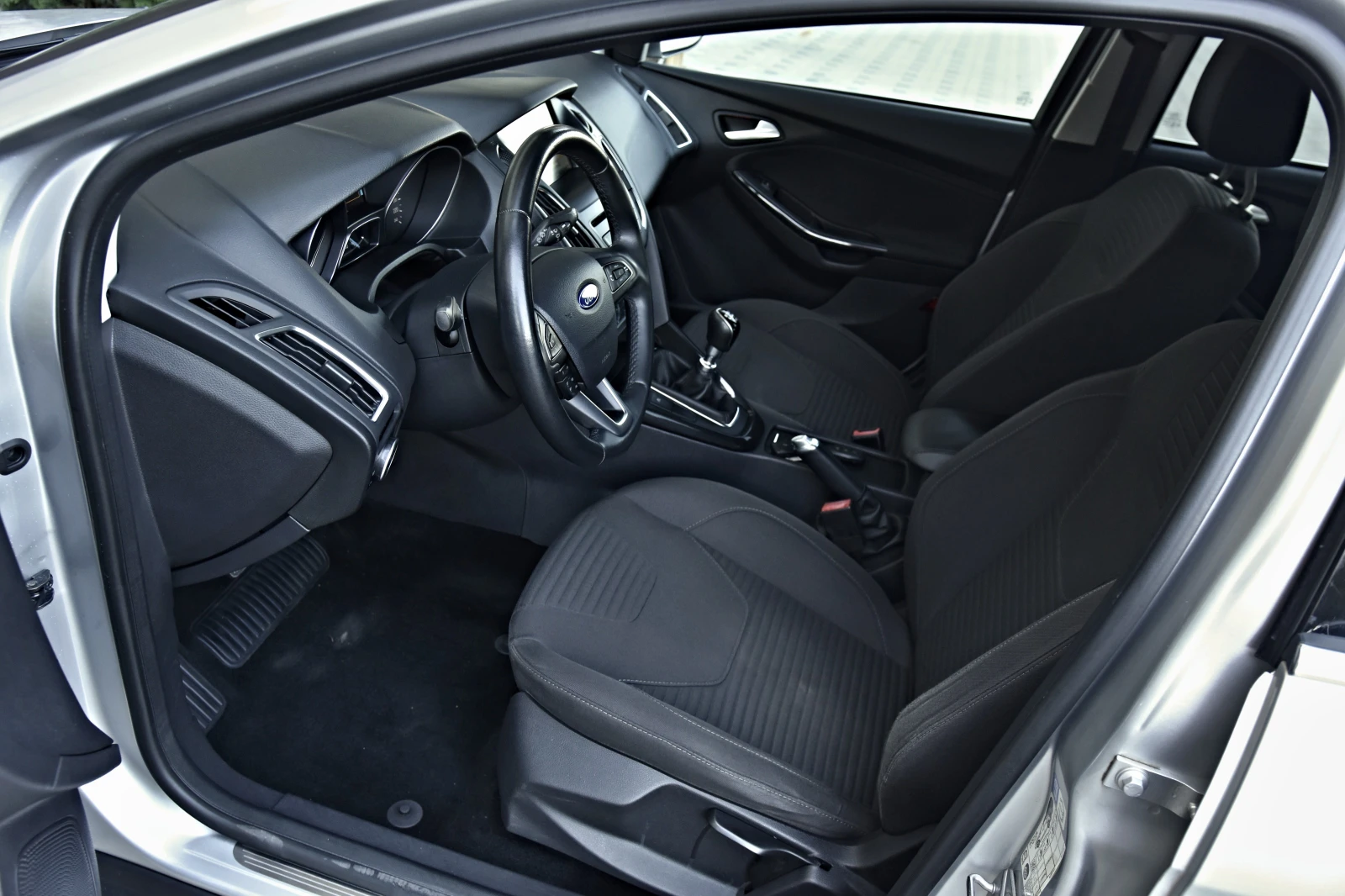 Ford Focus 1.5 Tdci Titanium-120hp, снимка 8 - Автомобили и джипове - 55504739