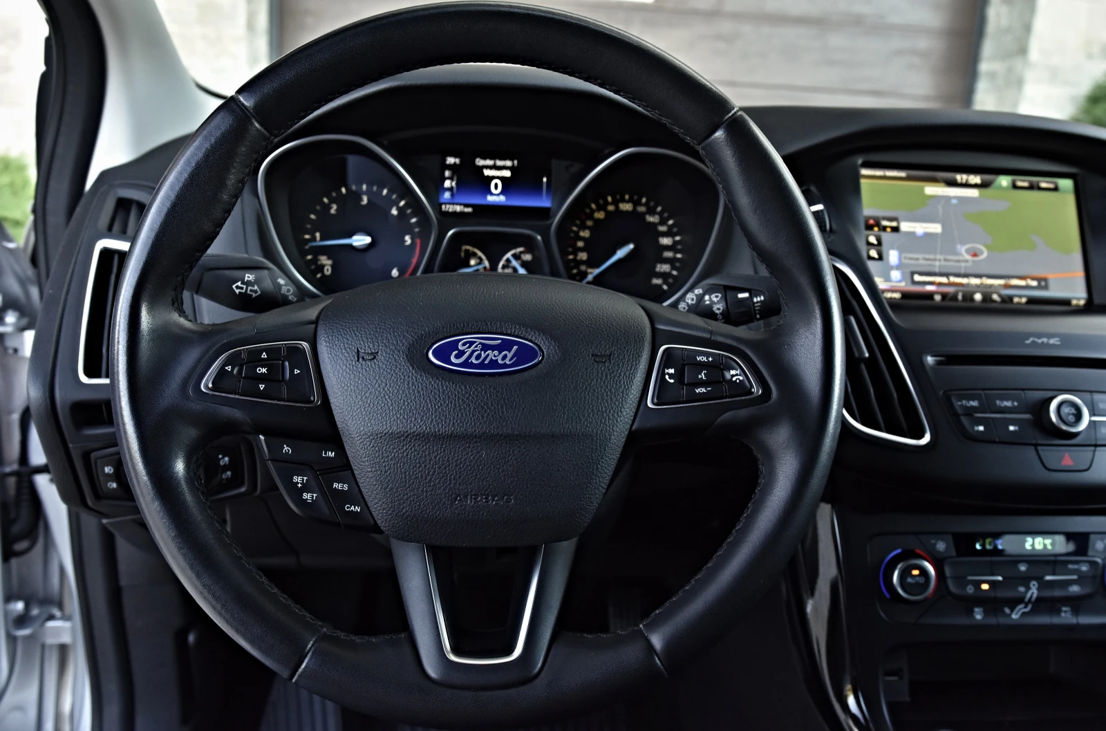Ford Focus 1.5 Tdci Titanium-120hp, снимка 10 - Автомобили и джипове - 55504739