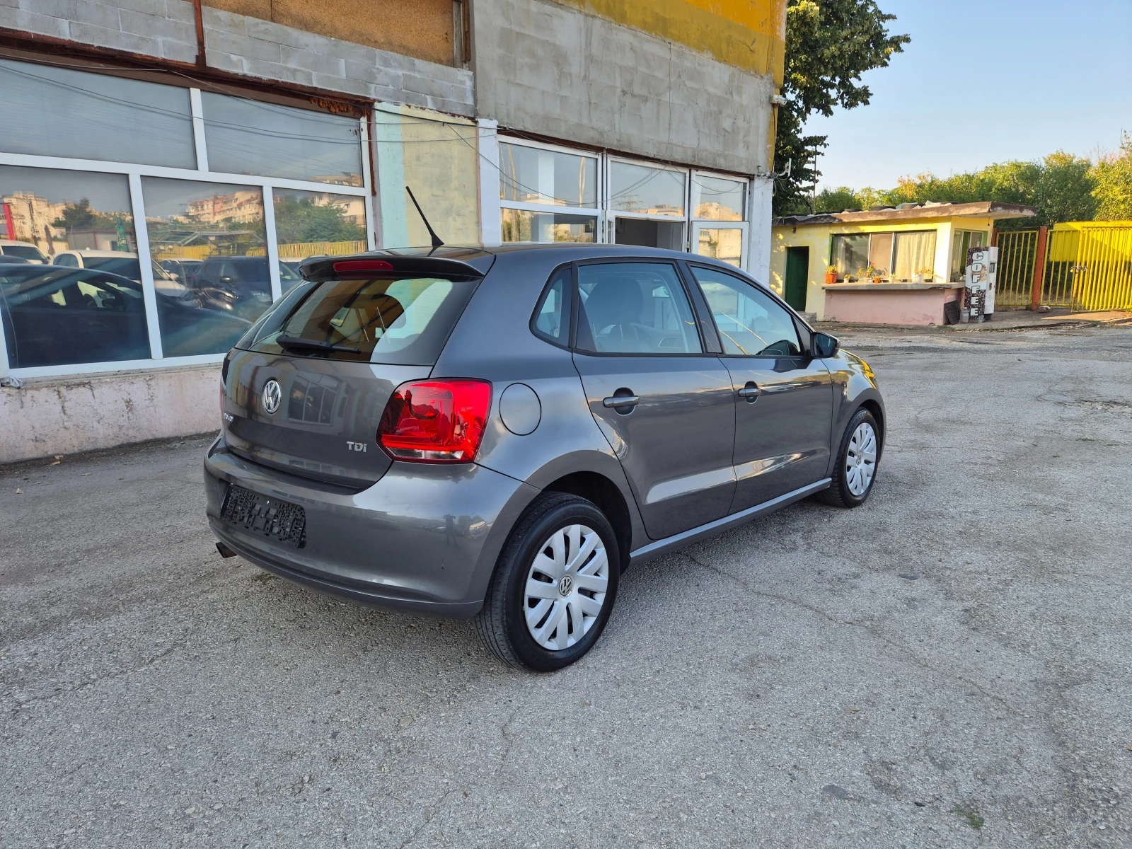 VW Polo 1.6TDI 90КС ITALY, снимка 4 - Автомобили и джипове - 55607481
