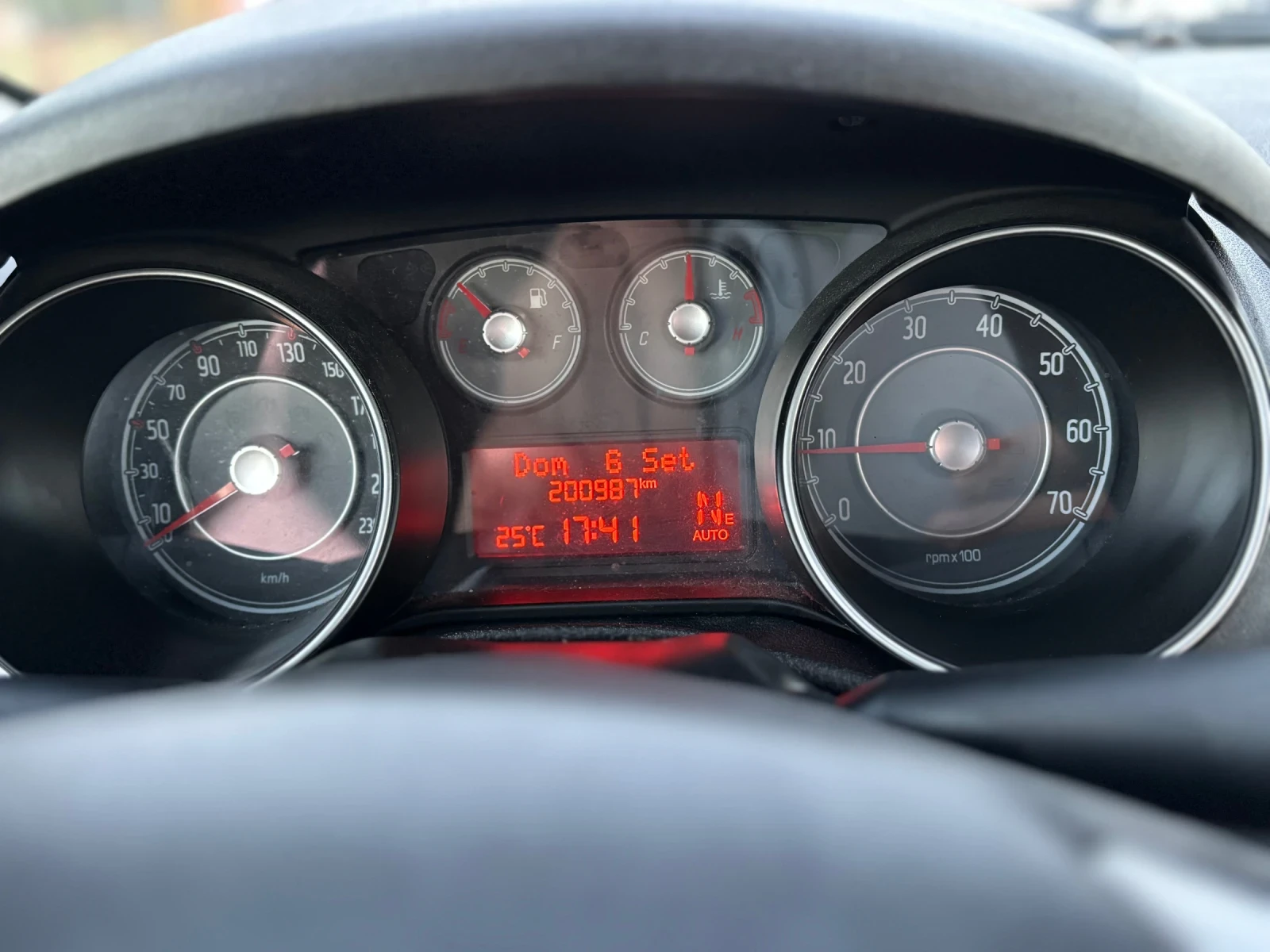 Fiat Punto 1.4Бензин/Италия/2012г/Автомат/, снимка 14 - Автомобили и джипове - 55993813
