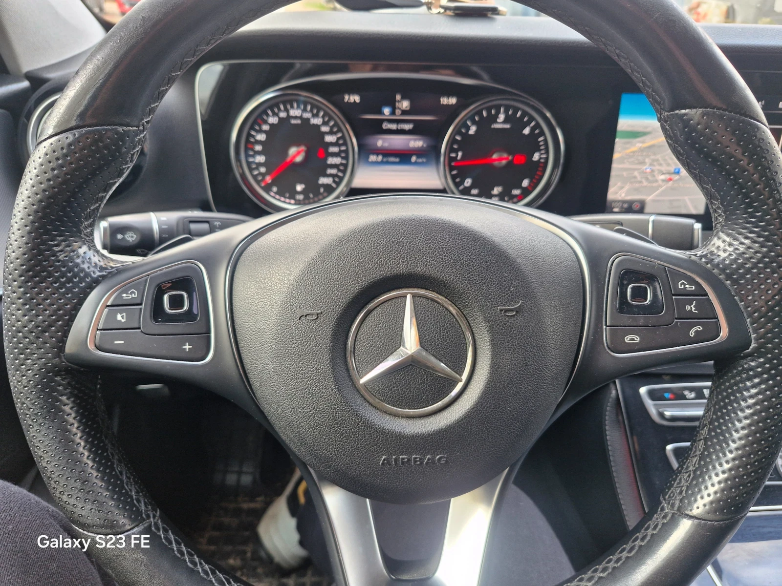 Mercedes-Benz E 220, снимка 12 - Автомобили и джипове - 56198241
