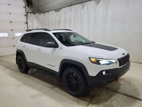 Jeep Cherokee * TRAILHAWK * PANORAMA* ПОДГРЕВИ* 2 КЛЮЧА* CARFAX  - 21000 € / 41072.43 лв. - 19839360 2