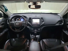 Jeep Cherokee * TRAILHAWK * PANORAMA* ПОДГРЕВИ* 2 КЛЮЧА* CARFAX  - 21000 € / 41072.43 лв. - 19839360 10