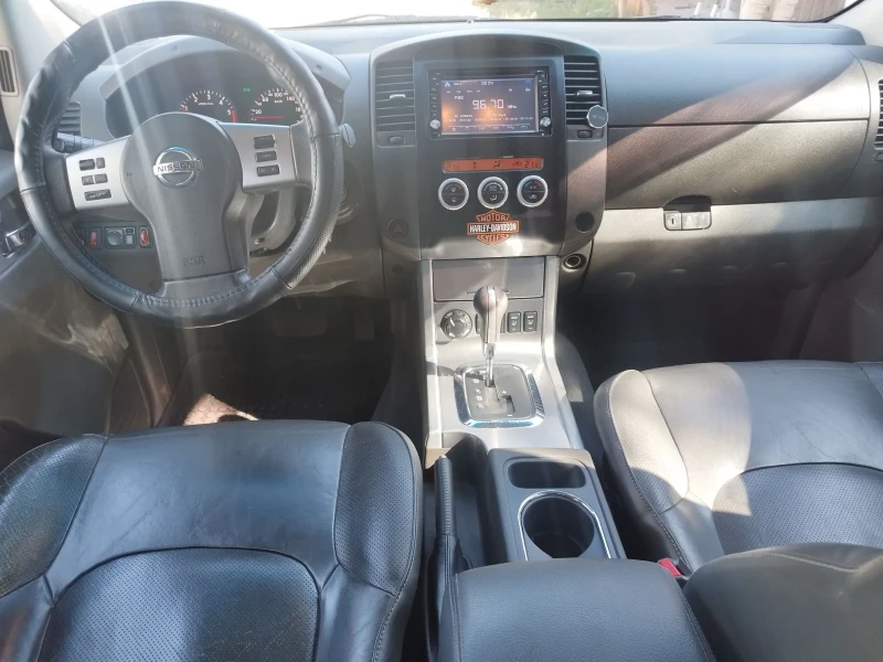 Nissan Navara 3.0 dCi Автоматик, снимка 11 - Автомобили и джипове - 47007559