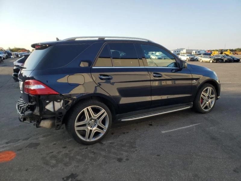 Mercedes-Benz ML 63 AMG Designo* Harman Kardon* Мъртва т.* FULL, снимка 6 - Автомобили и джипове - 48632114