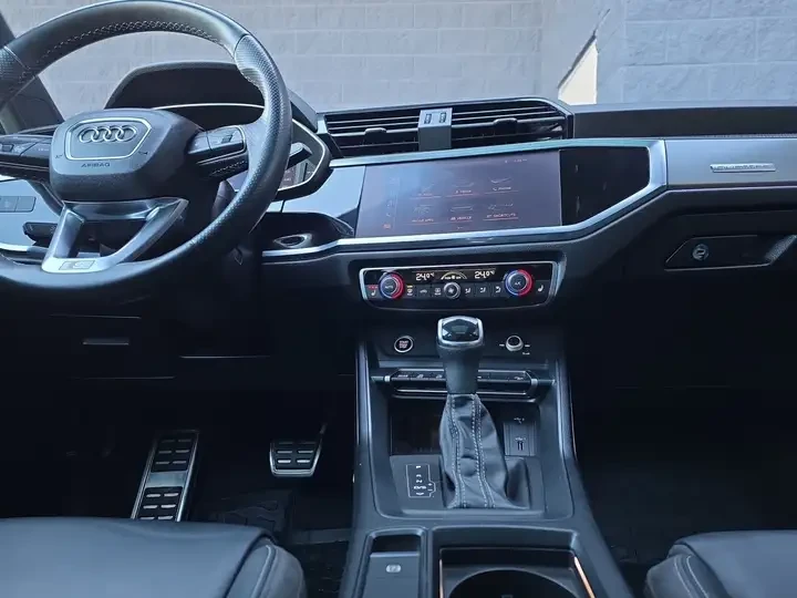 Audi Q3 Progressiv * S-Line * Black Optics * CARFAX, снимка 14 - Автомобили и джипове - 54812265