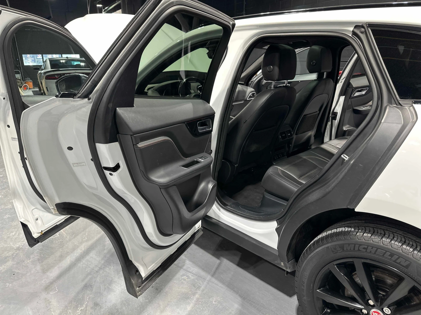 Jaguar F-PACE 2.0L 4cyl AWD - изображение 4