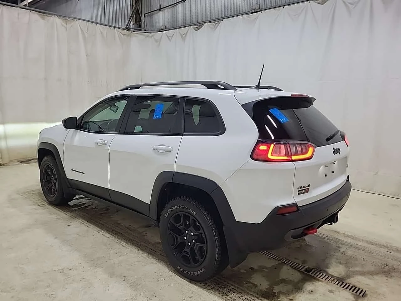 Jeep Cherokee * TRAILHAWK * PANORAMA* ПОДГРЕВИ* 2 КЛЮЧА* CARFAX  - изображение 4