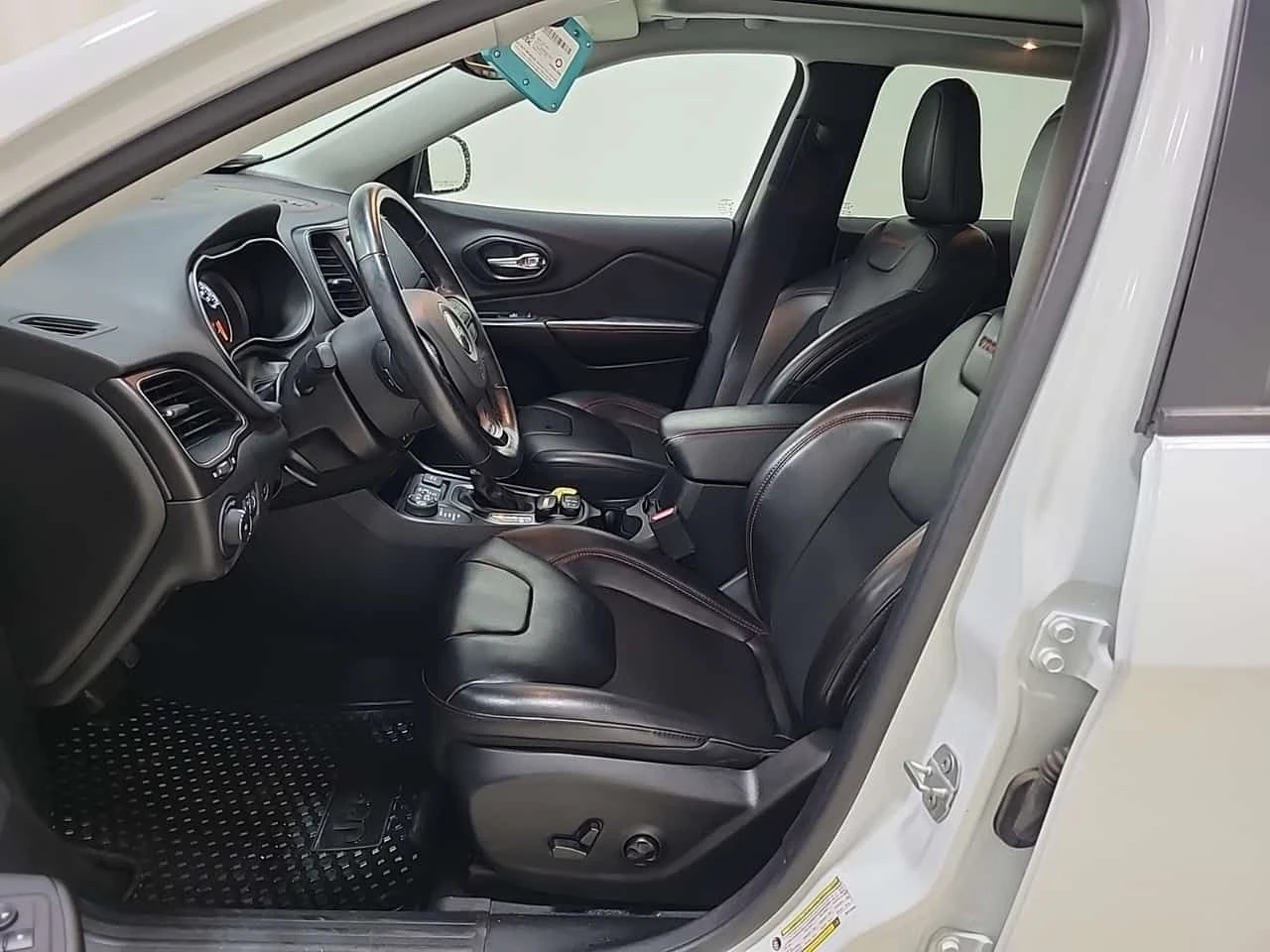 Jeep Cherokee * TRAILHAWK * PANORAMA* ПОДГРЕВИ* 2 КЛЮЧА* CARFAX  - изображение 5