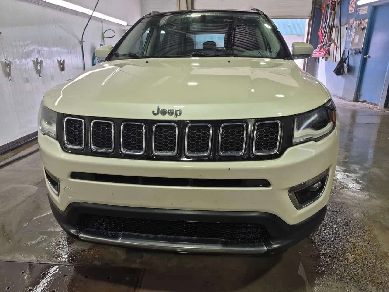 Jeep Compass Limited/ПАНОРАМА/ЛИЦЕНЗИРАН ПРОДАВАЧ, снимка 2 - Автомобили и джипове - 54038240