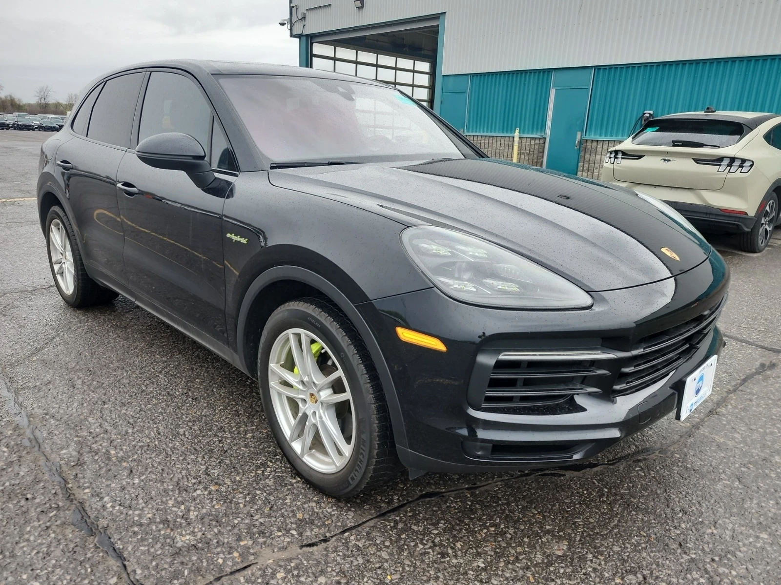 Porsche Cayenne E-HYBRID * * CARFAX * * ОБДУХВАНЕ * * HEAD UP , снимка 2 - Автомобили и джипове - 54633602