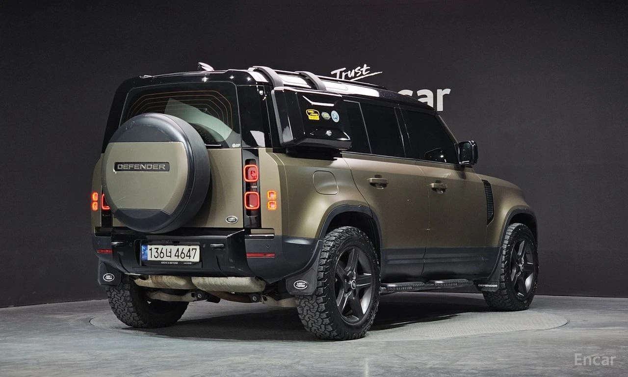 Land Rover Defender 110* D300* HSE, снимка 2 - Автомобили и джипове - 54823735