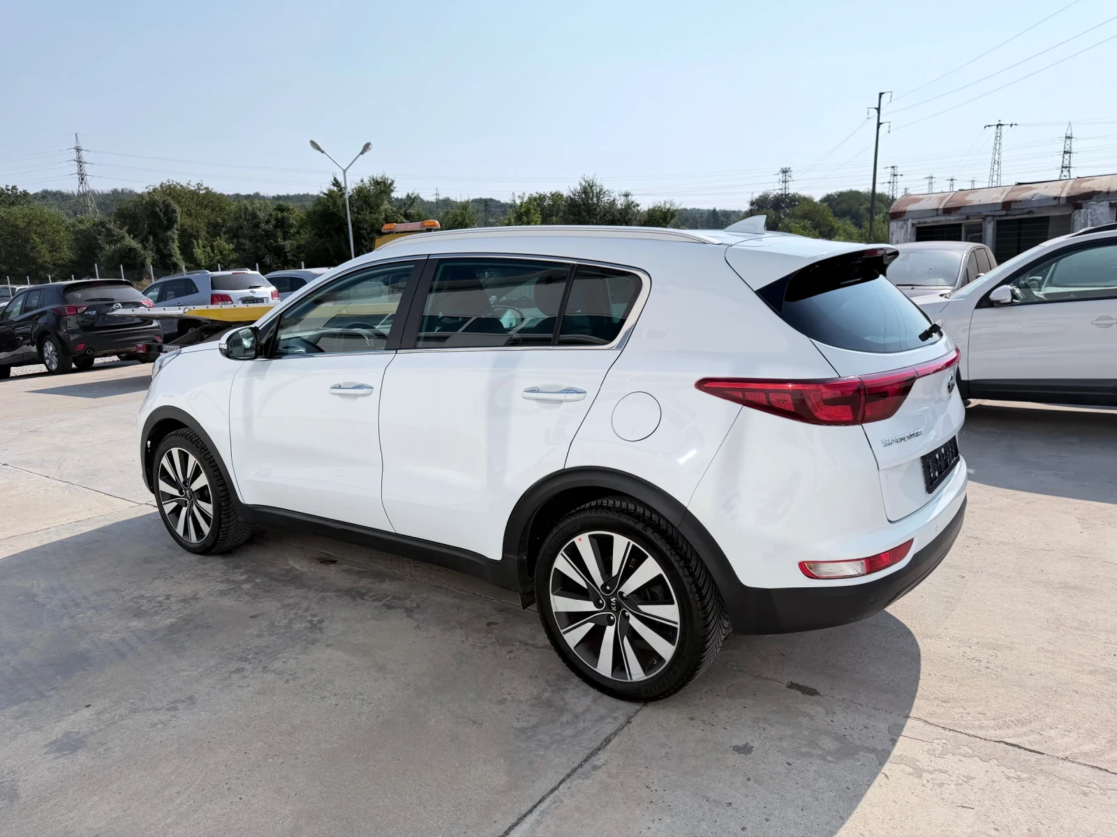 Kia Sportage 1.7crdi 141k.c* Navi* Facelift* NOVA* UNIKAT* , снимка 4 - Автомобили и джипове - 55592054