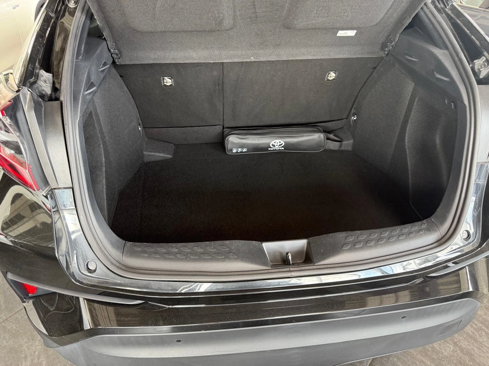 Toyota C-HR 1.8 Hybrid Очакван внос!, снимка 6 - Автомобили и джипове - 55939846