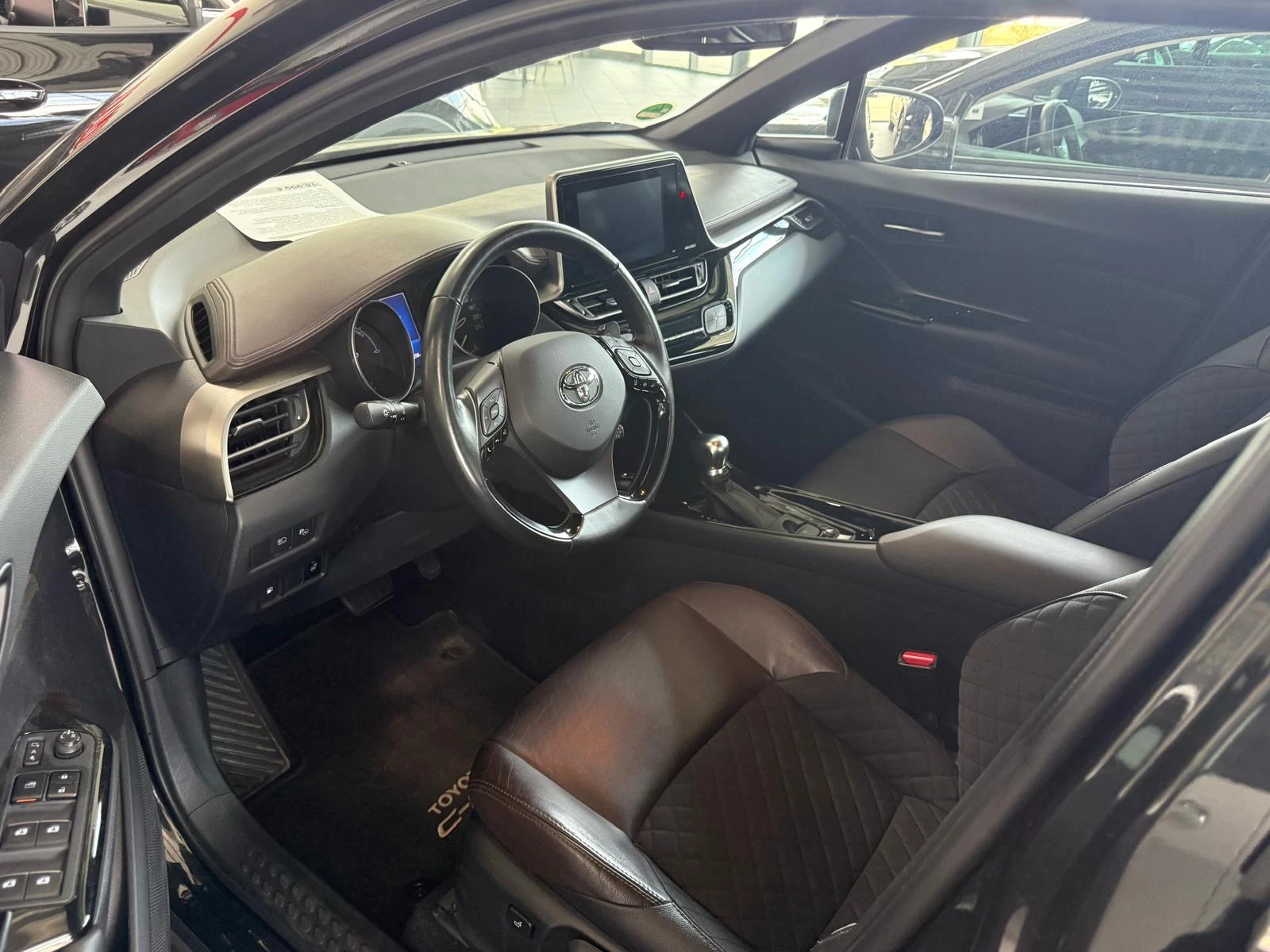 Toyota C-HR 1.8 Hybrid Очакван внос!, снимка 4 - Автомобили и джипове - 55939846