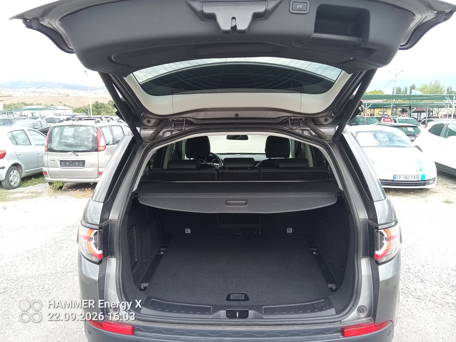 Land Rover Discovery Sport 2.0d 180, снимка 13 - Автомобили и джипове - 56313155
