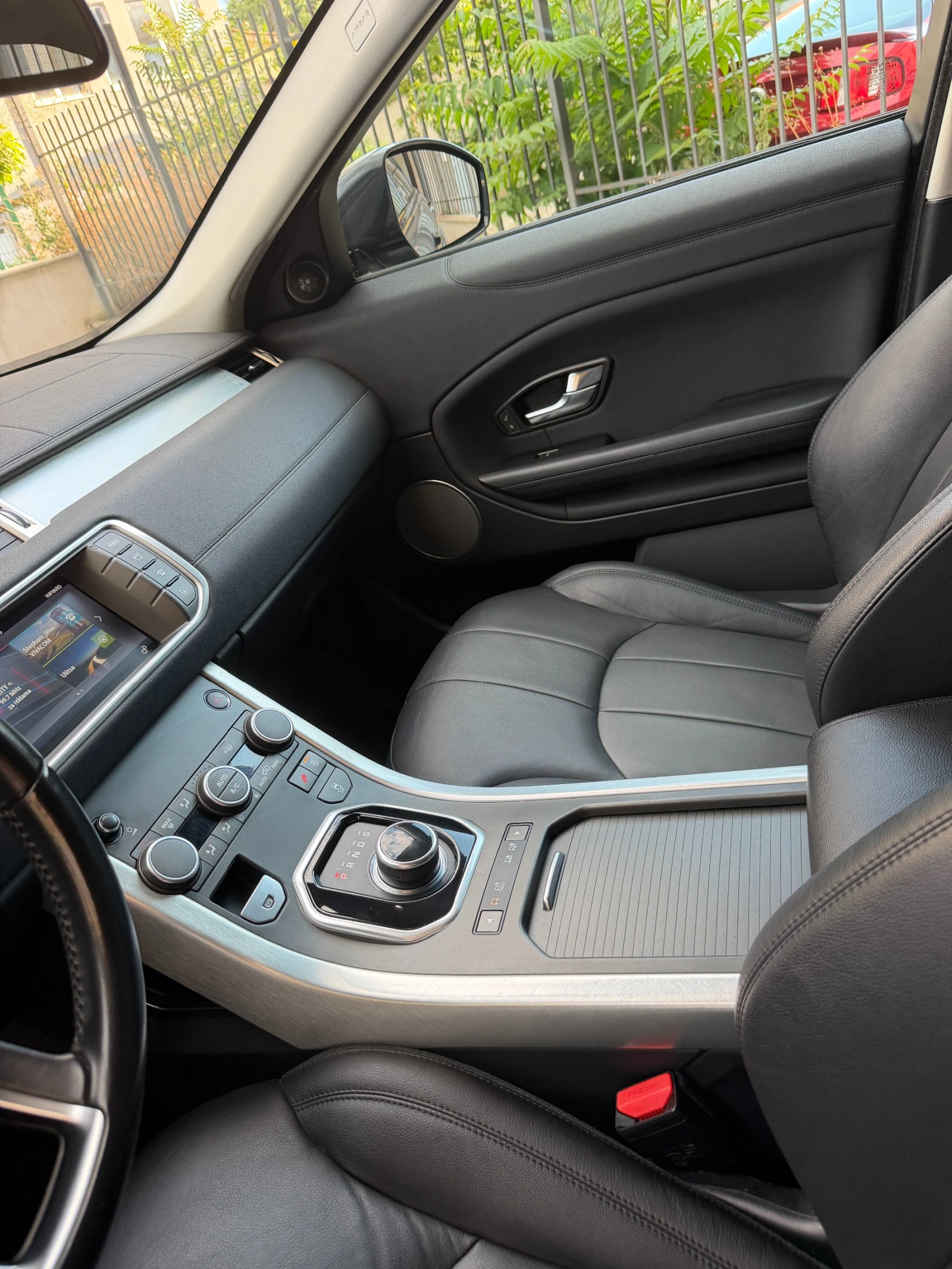 Land Rover Evoque, снимка 8 - Автомобили и джипове - 56707023