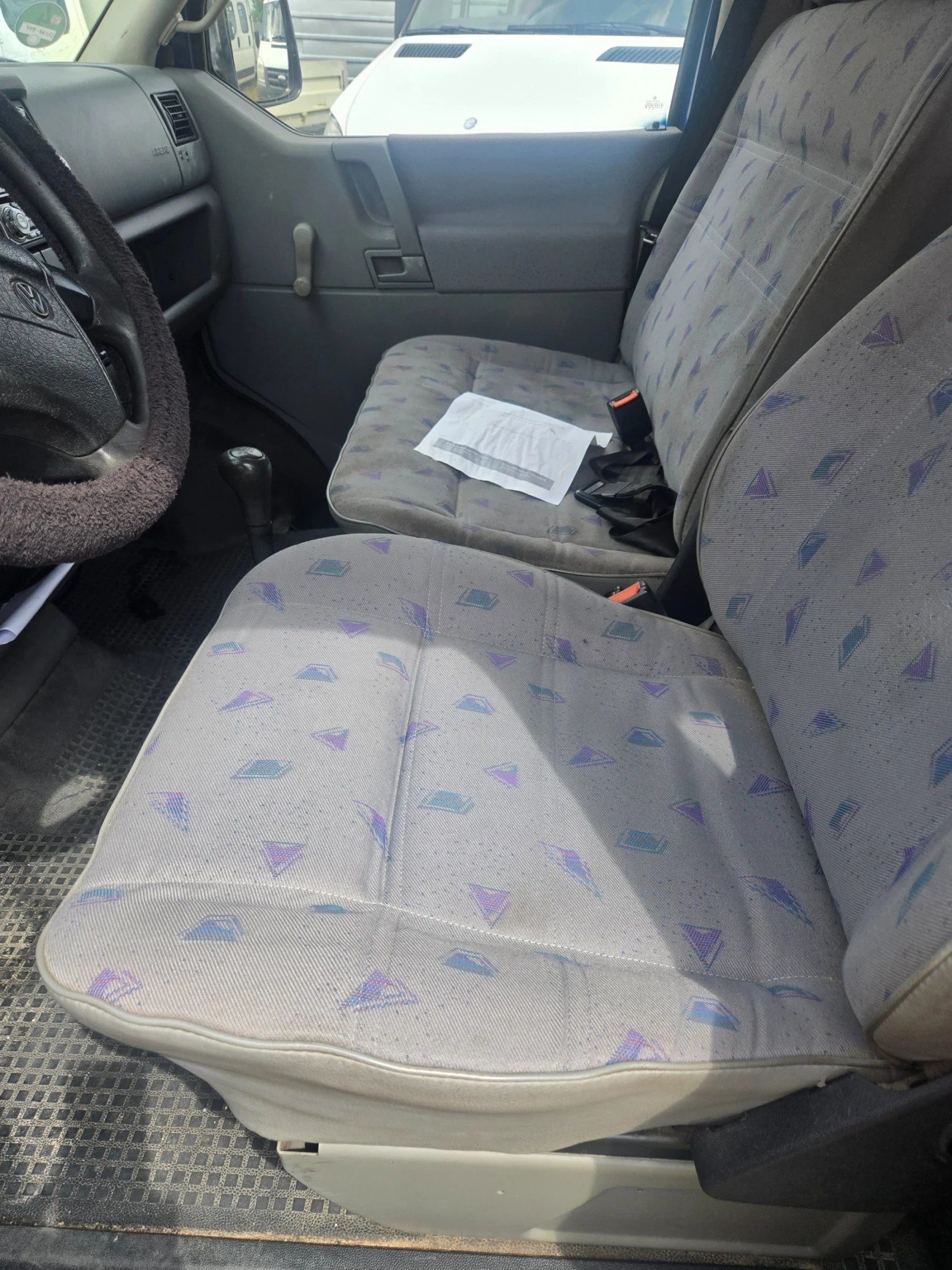VW T4 2, 5 тди 9 места 102коня клима изплащане прес ТБИ , снимка 3 - Бусове и автобуси - 55146255