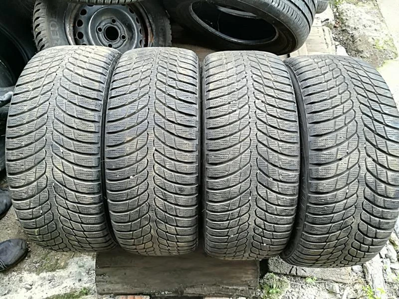 Гуми Зимни 225/45R17, снимка 1 - Гуми и джанти - 22770547