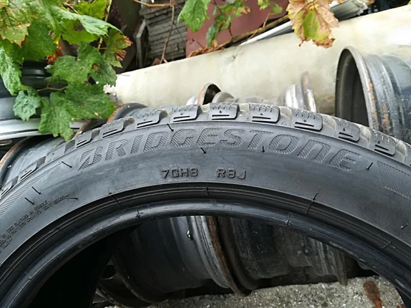 Гуми Зимни 225/45R17, снимка 4 - Гуми и джанти - 22770547