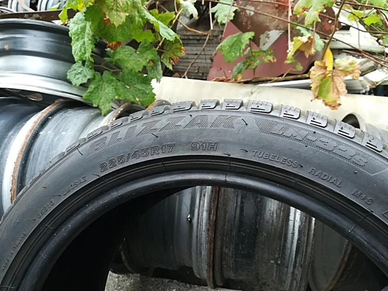 Гуми Зимни 225/45R17, снимка 5 - Гуми и джанти - 22770547