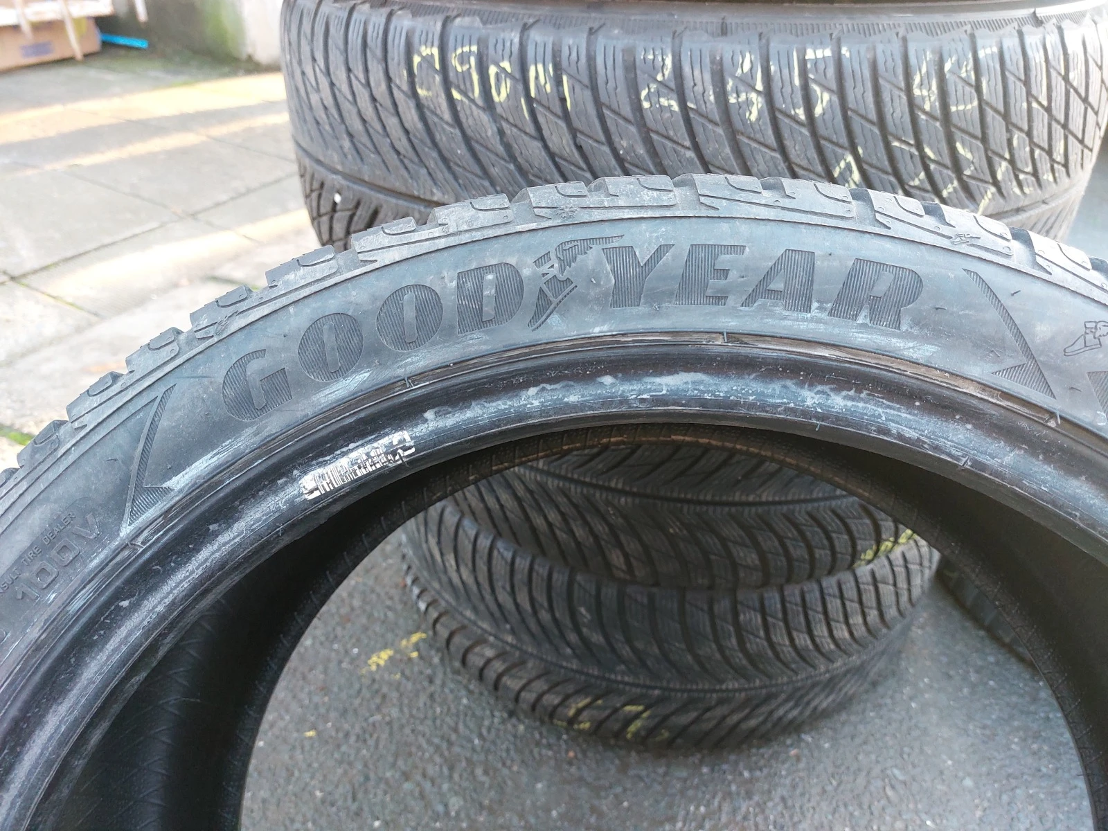 ���� 255/40R19 | Mobile.bg � ����������� 4