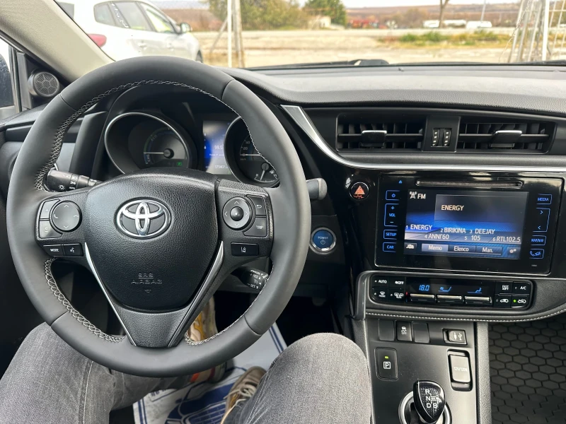 Toyota Auris 1.8Hybrid Euro 6/B, снимка 11 - Автомобили и джипове - 47939094