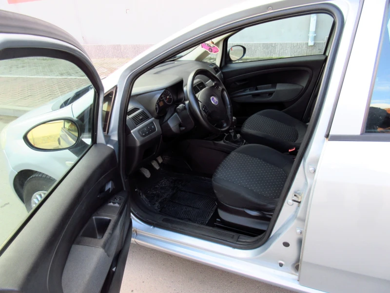 Fiat Punto Grande 1.2i, снимка 9 - Автомобили и джипове - 49076806