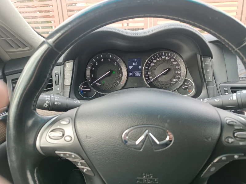 Infiniti Q70, снимка 9 - Автомобили и джипове - 49380750