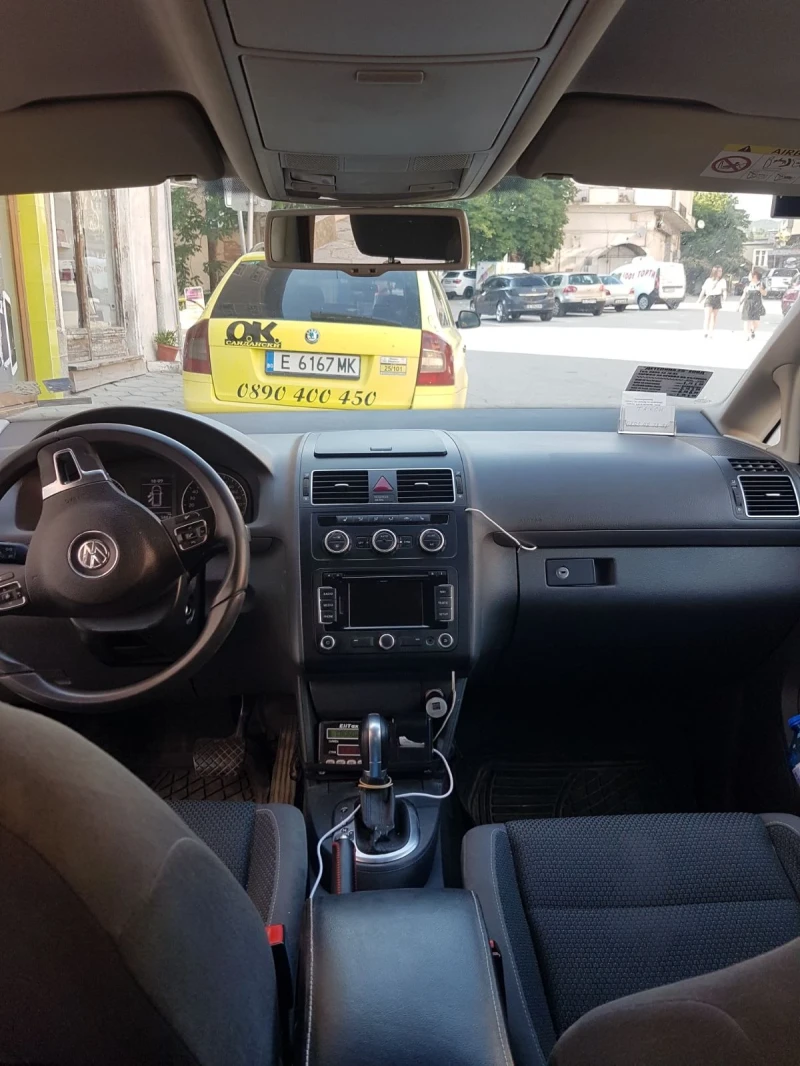 VW Touran, снимка 6 - Автомобили и джипове - 51065317