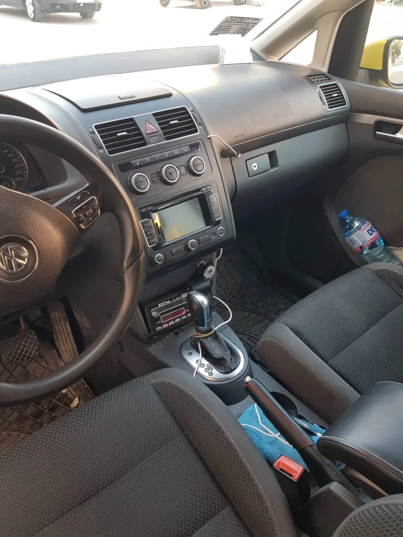 VW Touran, снимка 4 - Автомобили и джипове - 51065317