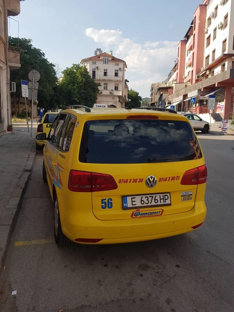 VW Touran, снимка 2 - Автомобили и джипове - 51065317