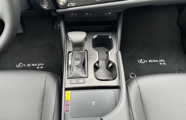 Lexus ES 300 BUSINESS/218HP/PANO/CAM/NAVI/254h, снимка 15 - Автомобили и джипове - 54856459