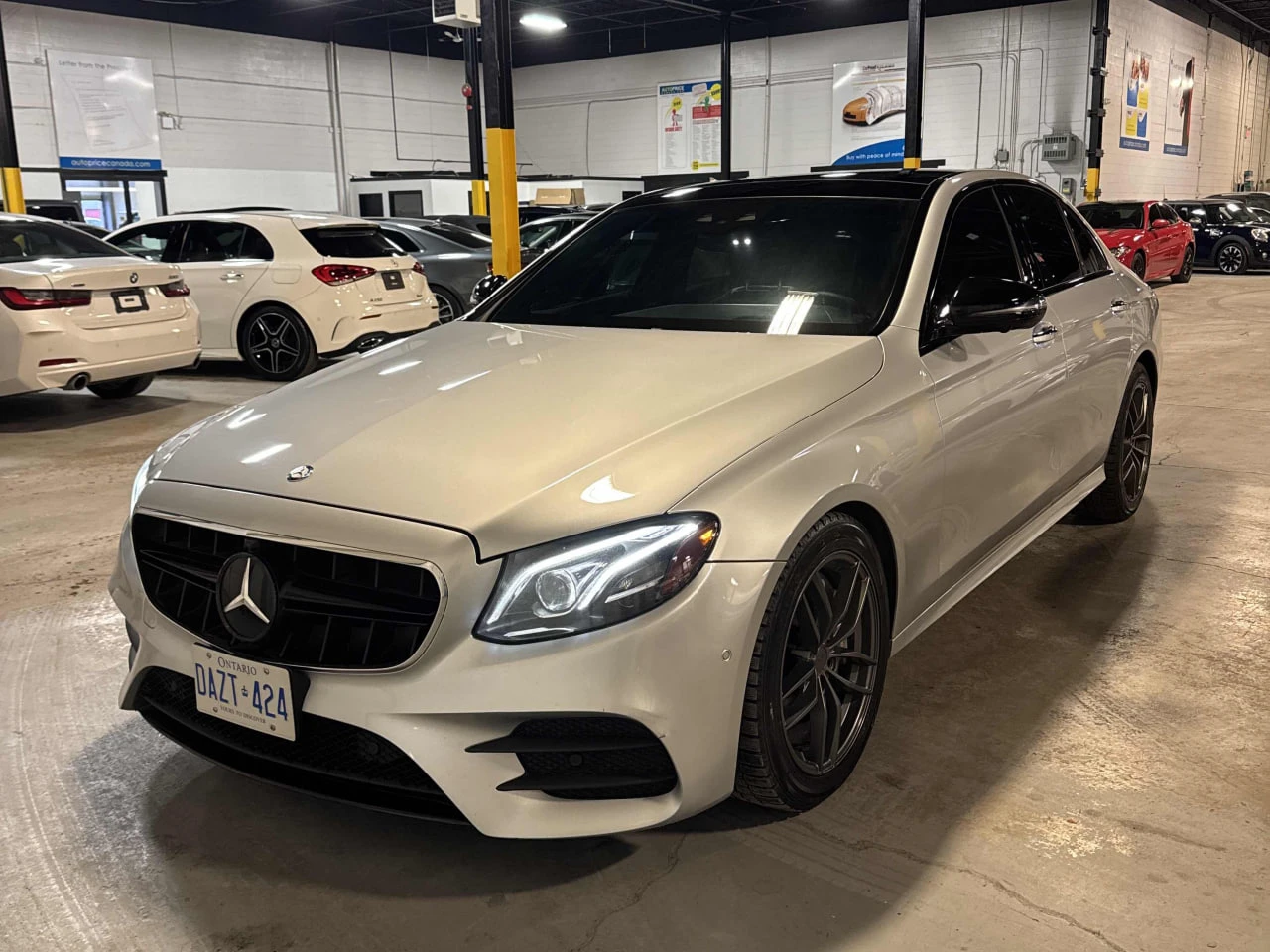 Mercedes-Benz E 400 * АВТО КРЕДИТ* ЦЕНА ДО БГ * СЕРВИЗНА ИСТОРИЯ * , снимка 1