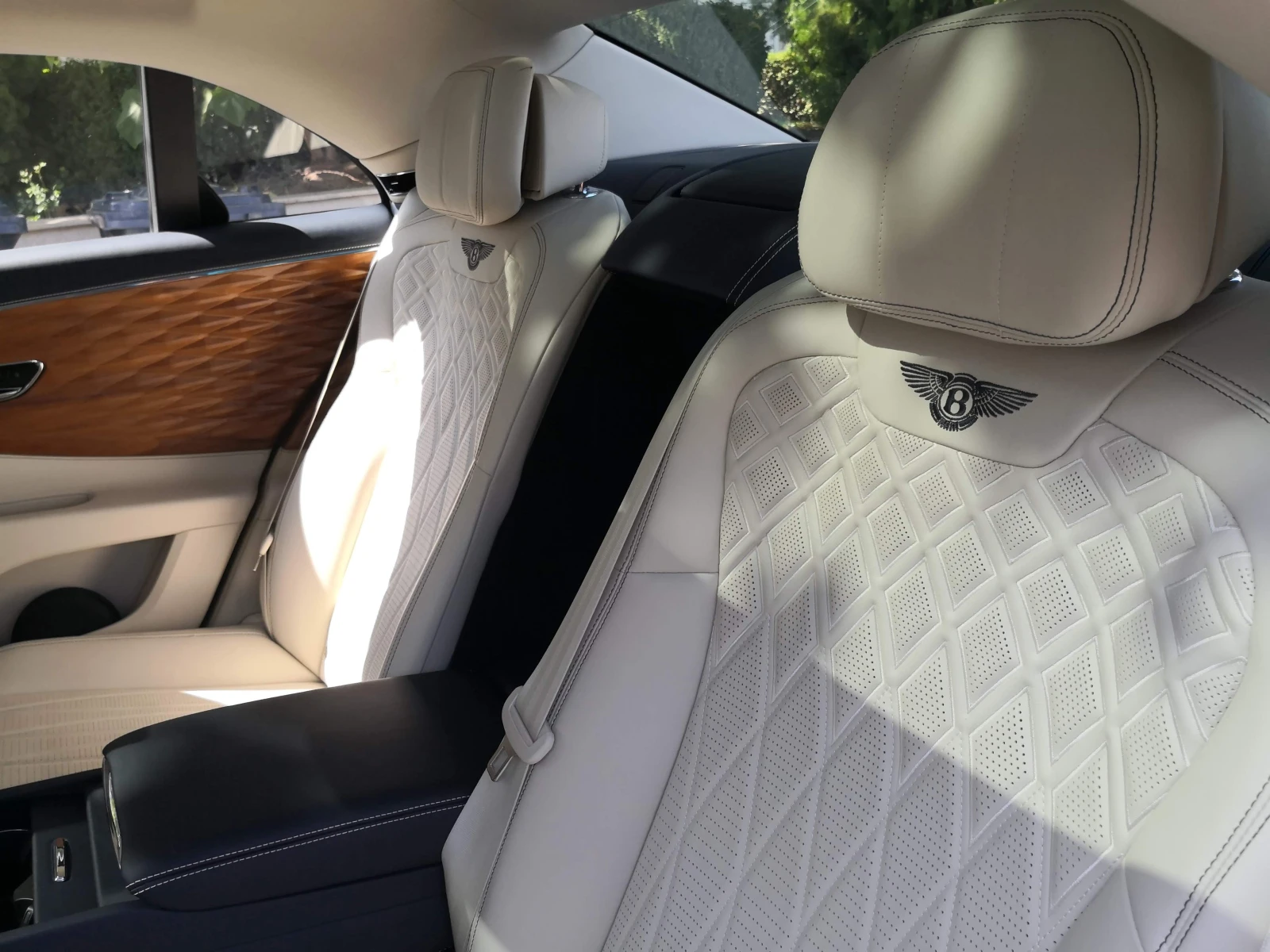 Bentley Flying Spur W12/ NAIM/ 3D WALNUT VENEER/ NIGHT VISION/ PANO/22 | Mobile.bg   15